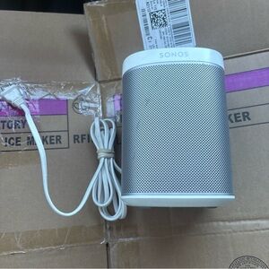 Sonos PLAY:1 Compact Wireless Speaker - White Used Amazing condition!!